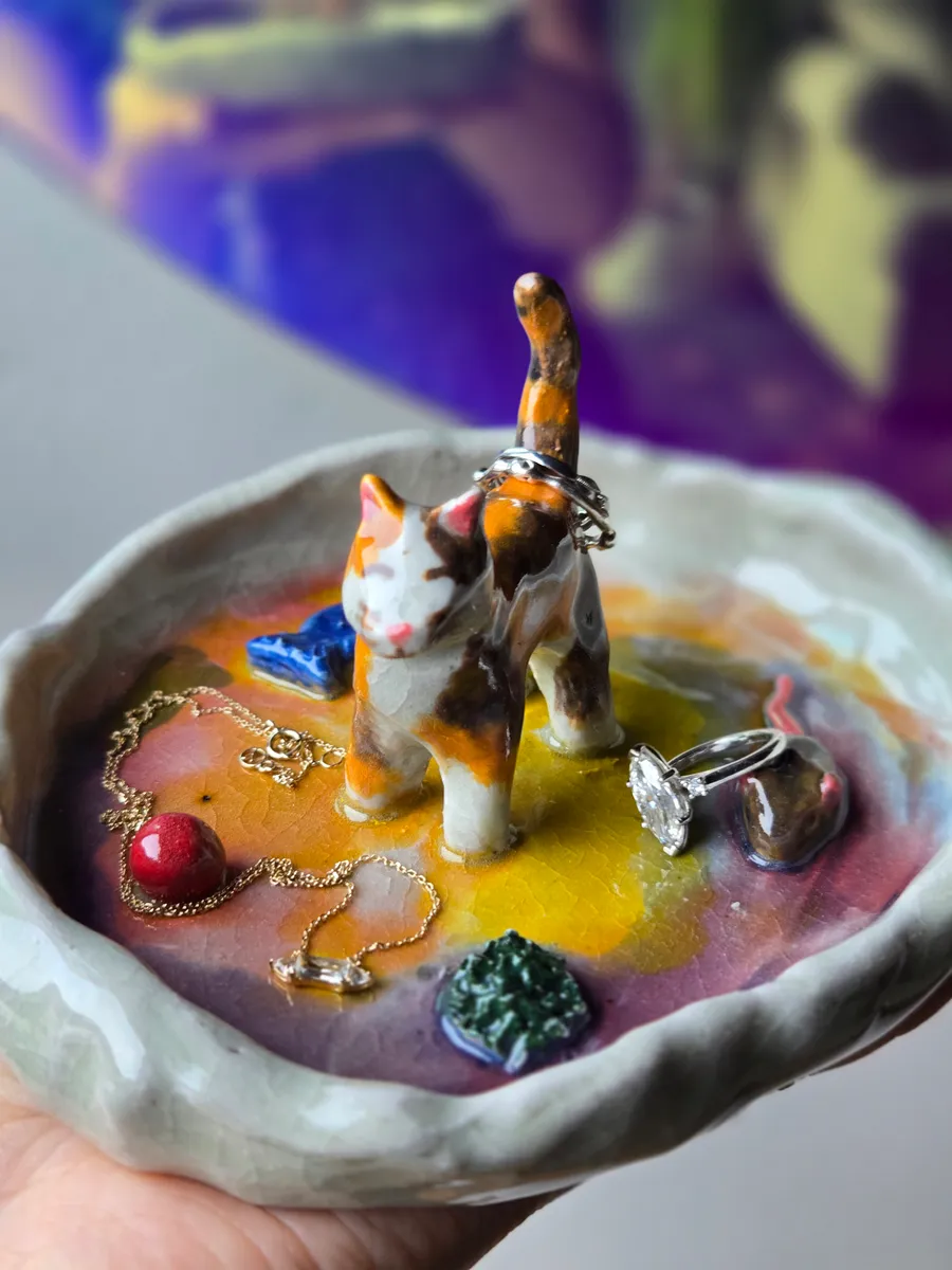 Cat Trinket Tray, In Use